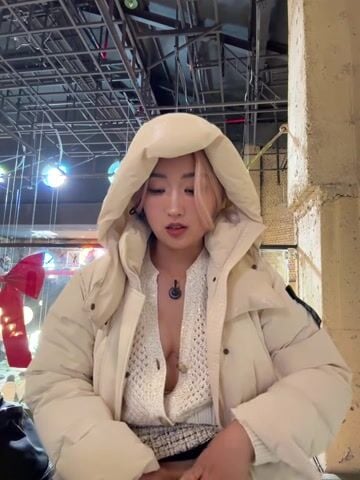 Ko xem phí đời trai, Hot Ig 3m FL, Gái Xinh Vú To Vào nhà hàng Bóp Vú Móc lồn thủ dâm